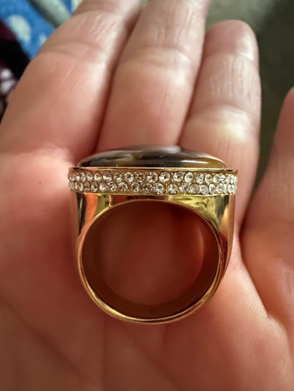 Vintage inspired Michael Kors Gold Tone & Tortoise Cocktail Ring - Picture 3 of 11
